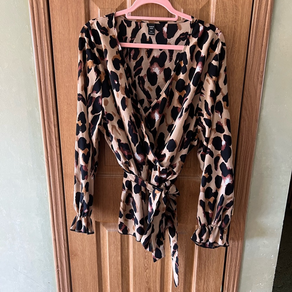 SHEIN Leopard Print Top